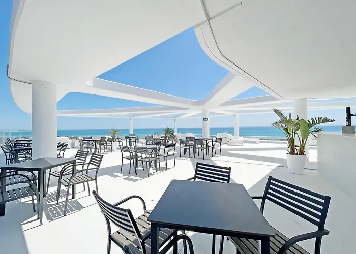 Global Properties, Apartamento Con Terraza Y Vistas Al Mar Y A La Montana