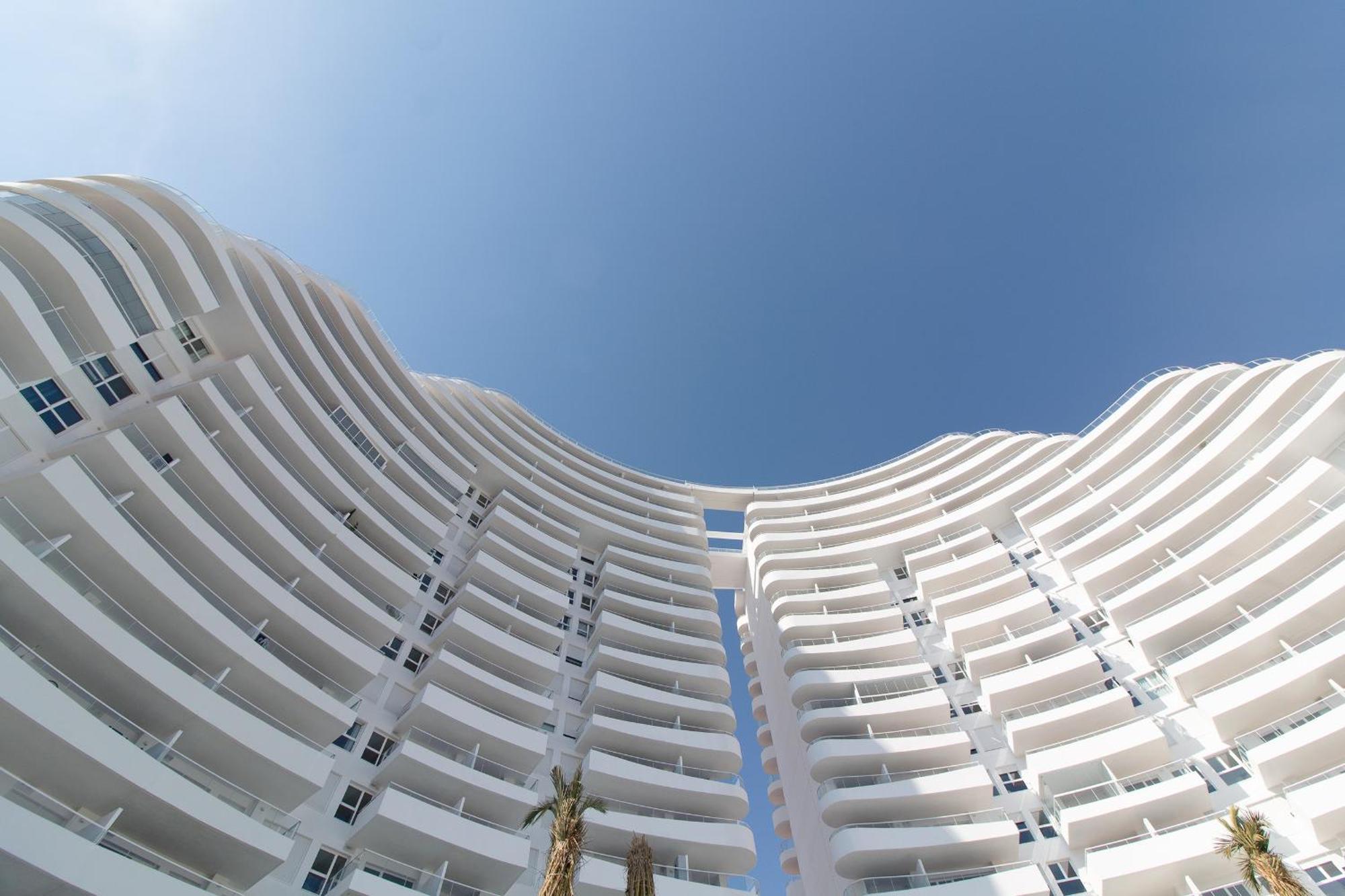 Global Properties, Con Terraza Y Vistas Al Mar Y A La Montana
