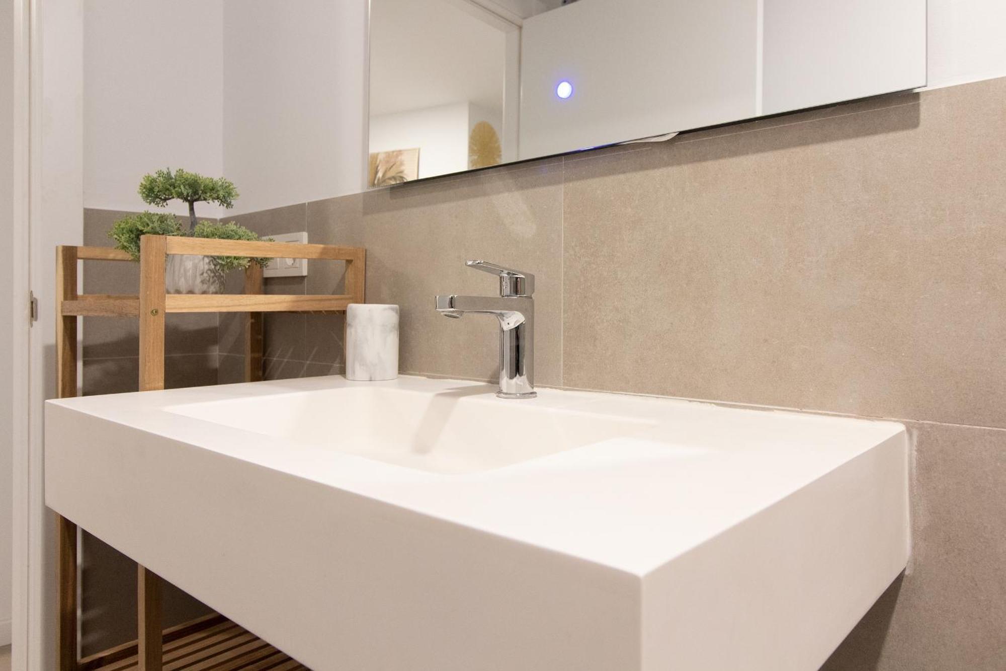 Global Properties, Con Terraza Y Vistas Al Mar Y A La Montana Apartamento *